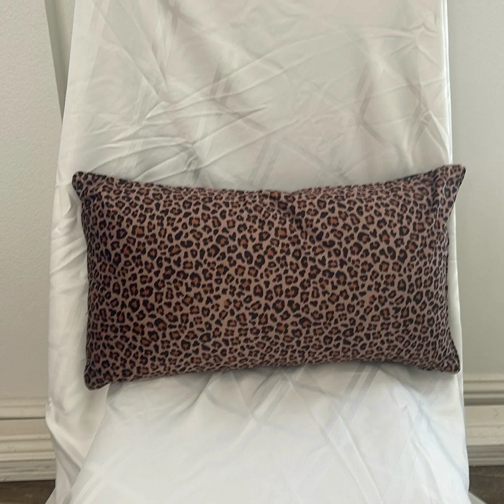 Playful Halloween 👻 Ghost Plush Pillow with Leopard Accessories NWT